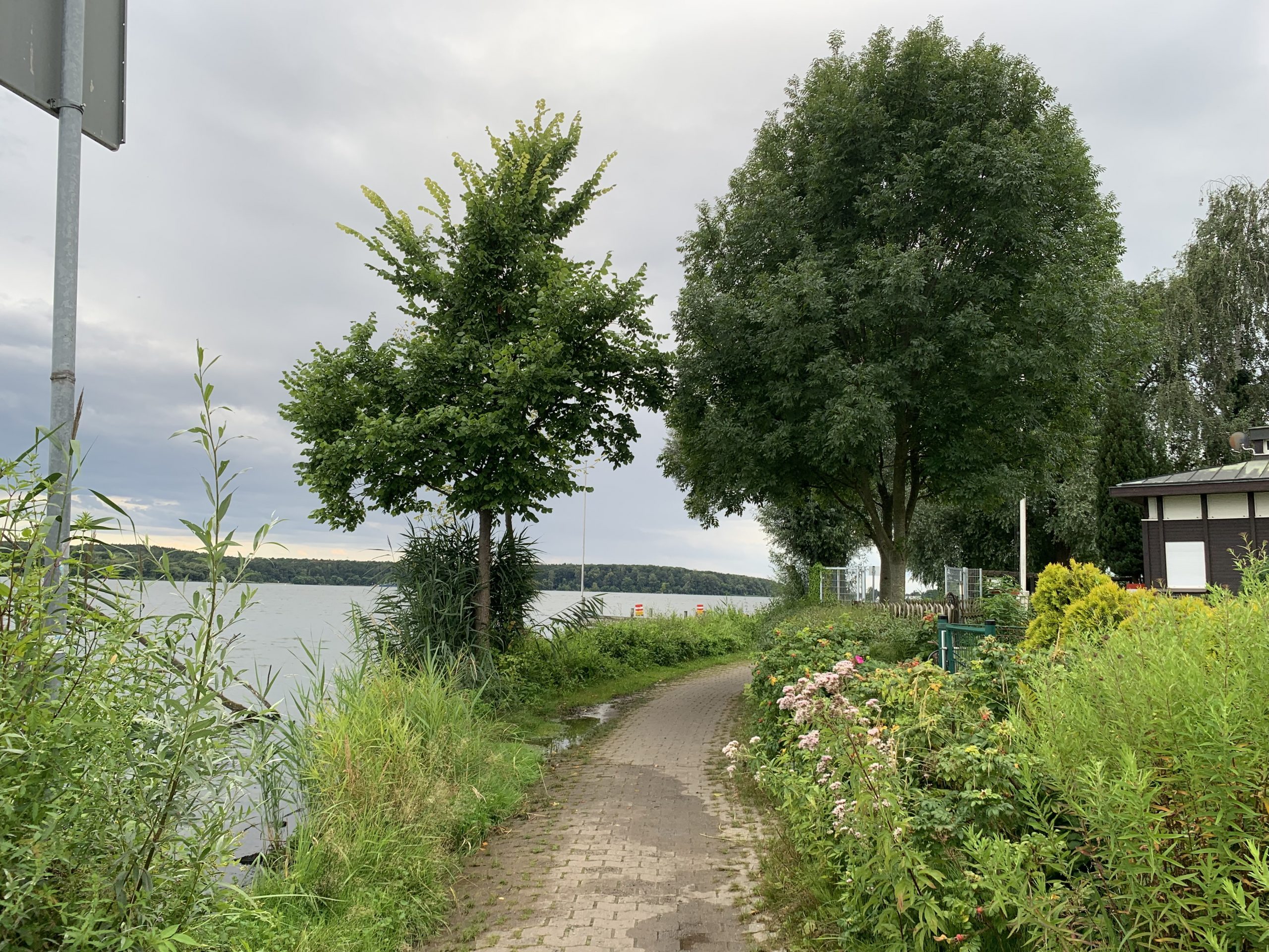 Ernst-Liesegang-Ufer lädt wieder zum Flanieren ein